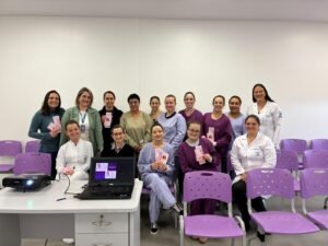Outubro Rosa: ação no Hospital São Francisco abordou a prevenção e o diagnóstico precoce do câncer de mama e do colo do útero.